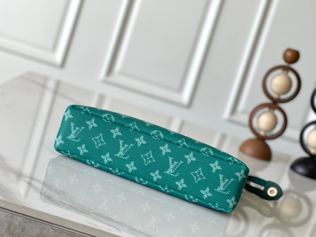 Pochette Voyage Souple 32 in Green Monogram Heritage Canvas