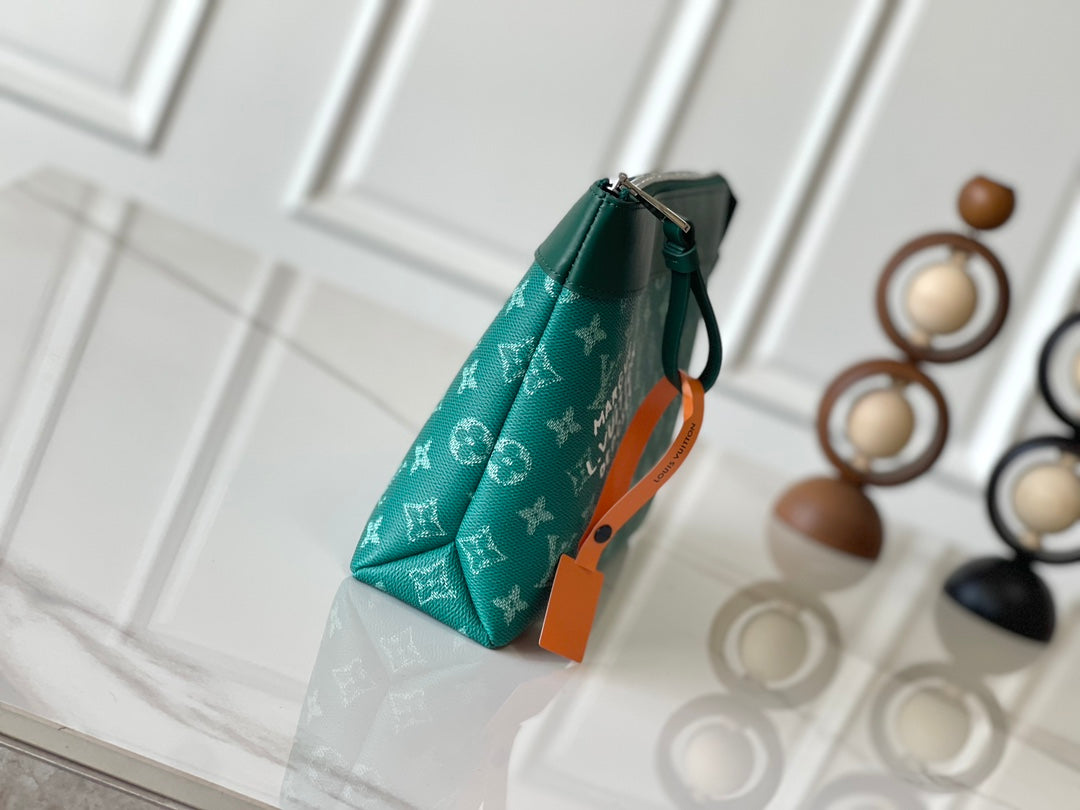 Pochette Voyage Souple 32 in Green Monogram Heritage Canvas