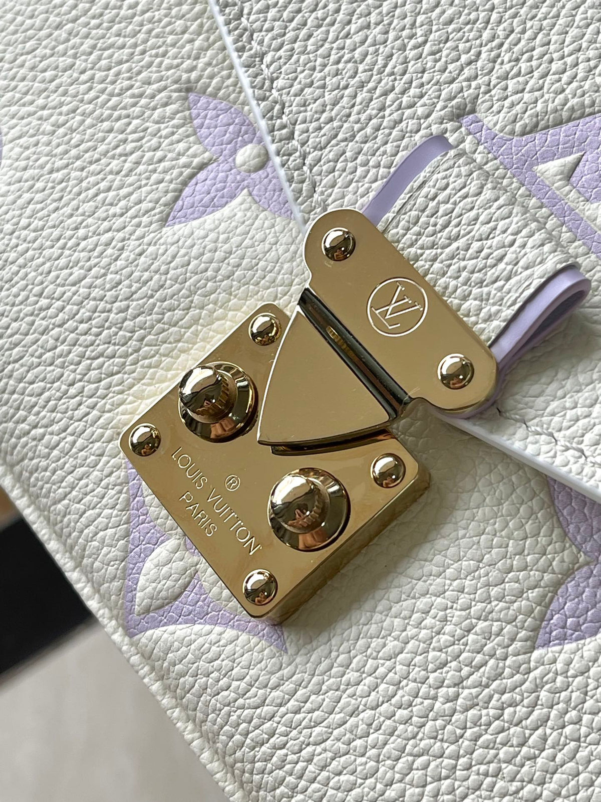 Pochette Metis East West 21 in White Purple Monogram Empreinte Leather