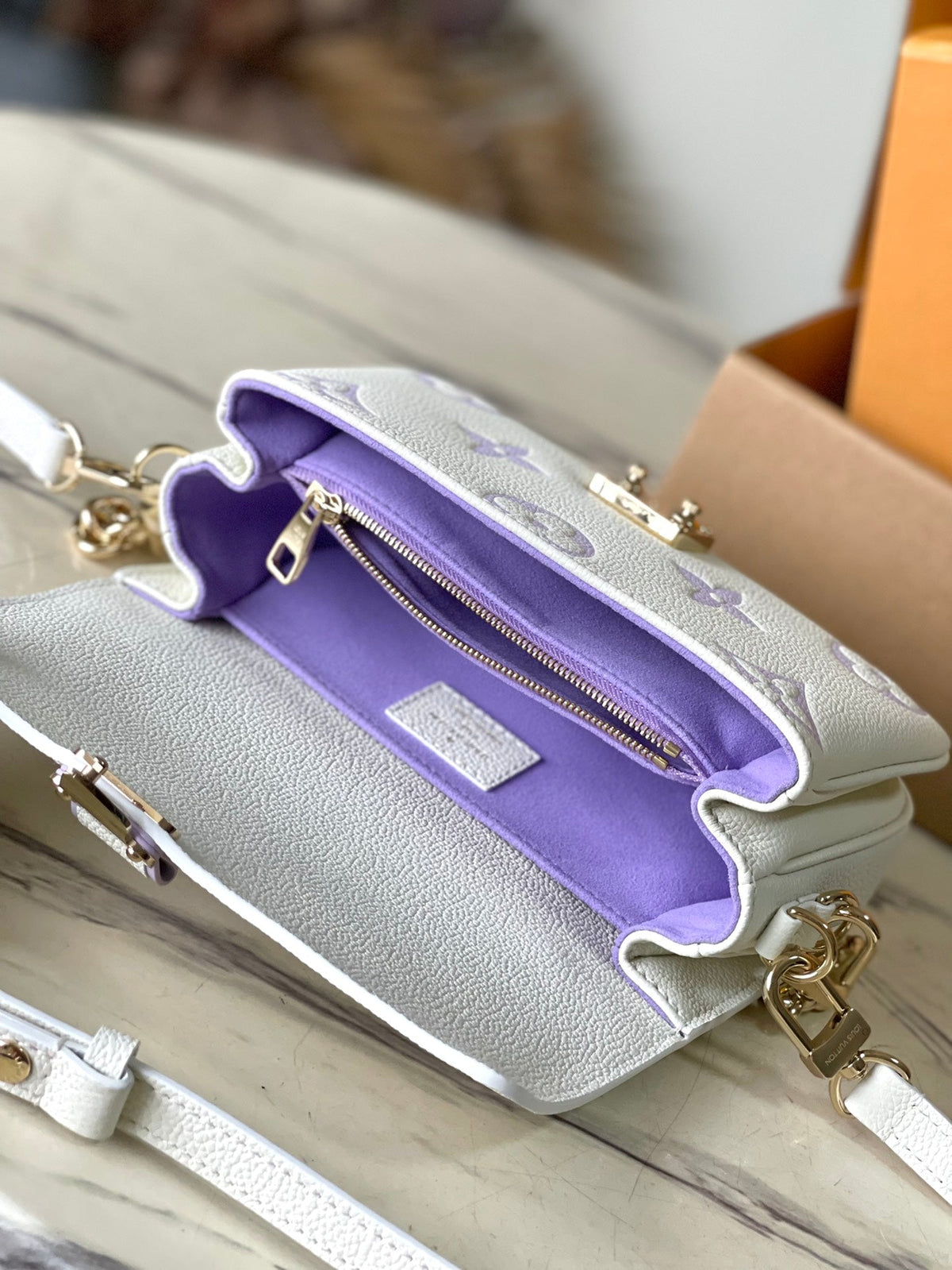 Pochette Metis East West 21 in White Purple Monogram Empreinte Leather
