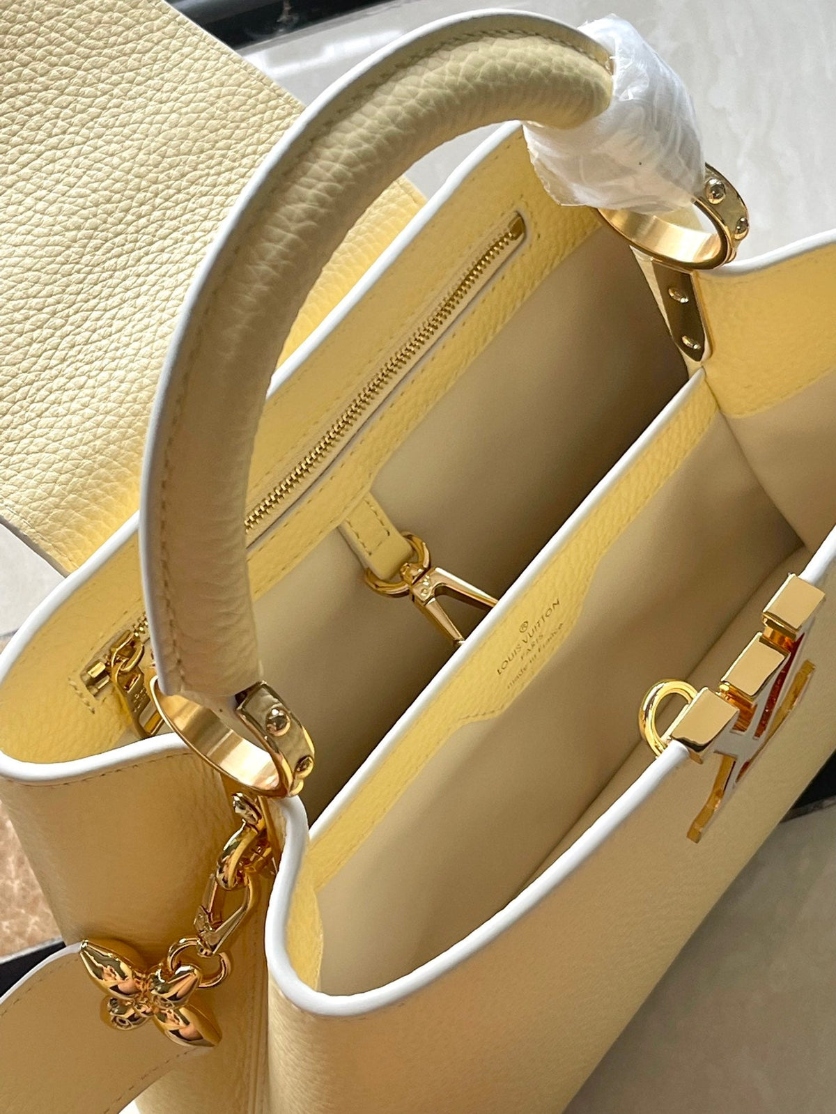 Capucines BB 26 in Banana Yellow Taurillon