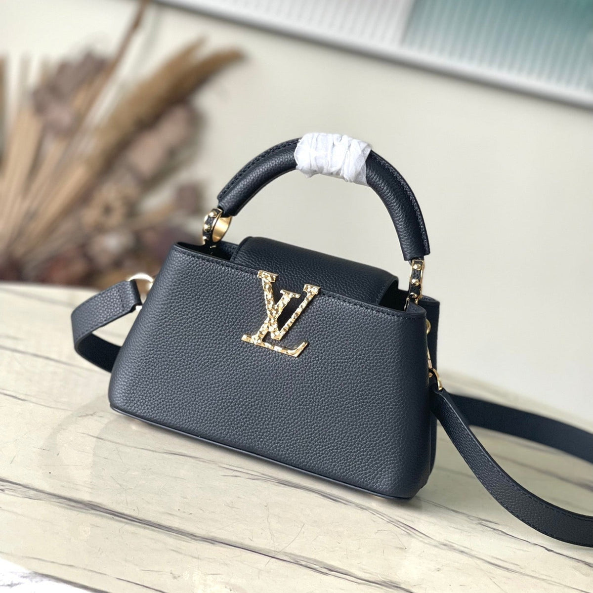 Capucines East-west Mini 22 in Black Calfskin Gold Hardware