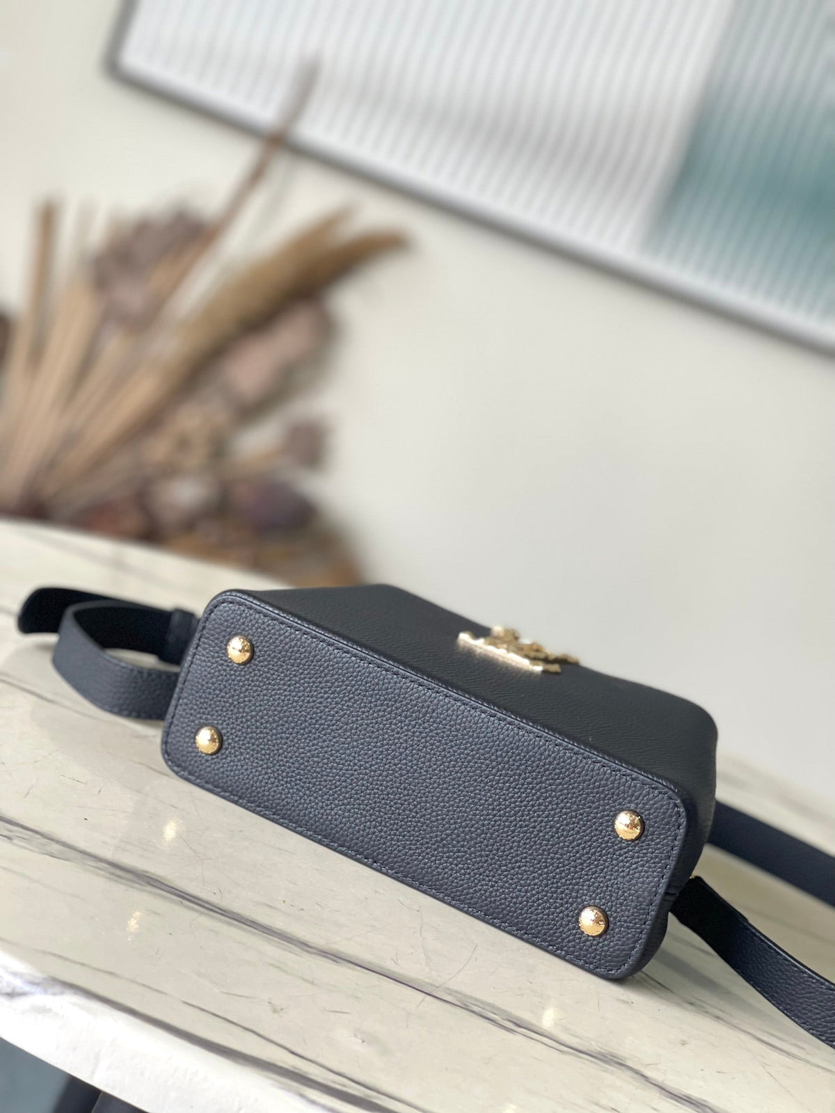 Capucines East-west Mini 22 in Black Calfskin Gold Hardware