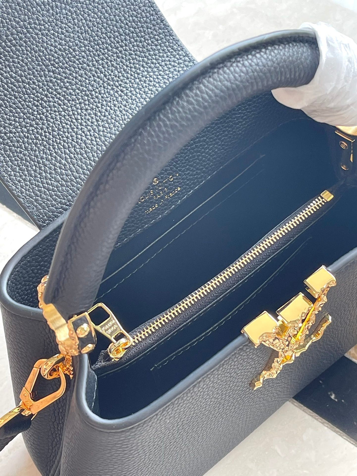 Capucines East-west Mini 22 in Black Calfskin Gold Hardware