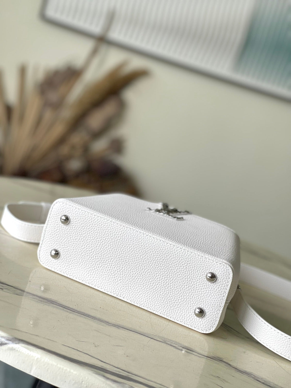 Capucines East-west Mini 22 in White Calfskin Silver Hardware