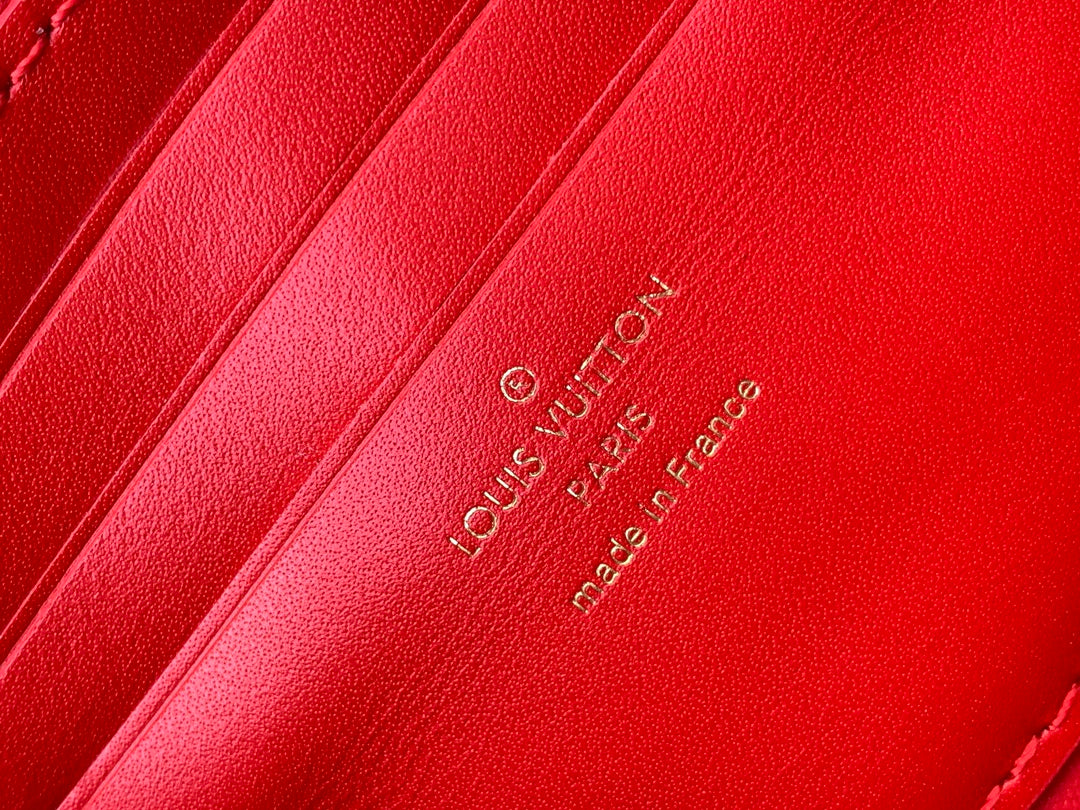 Wallet On Chain Capucines 23 in Red Smooth Calfskin Gold Hardware