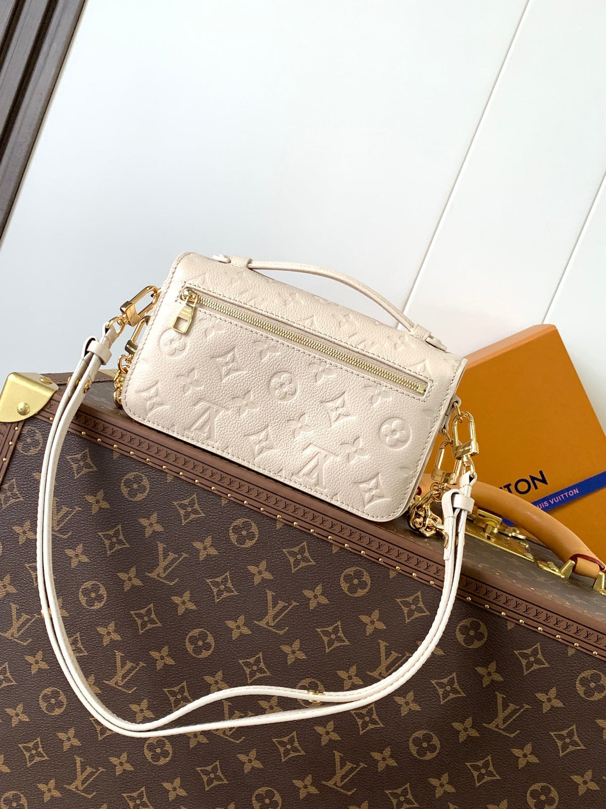 Pochette Métis East West 22 in Light Beige Monogram Empreinte Calfskin Embossed