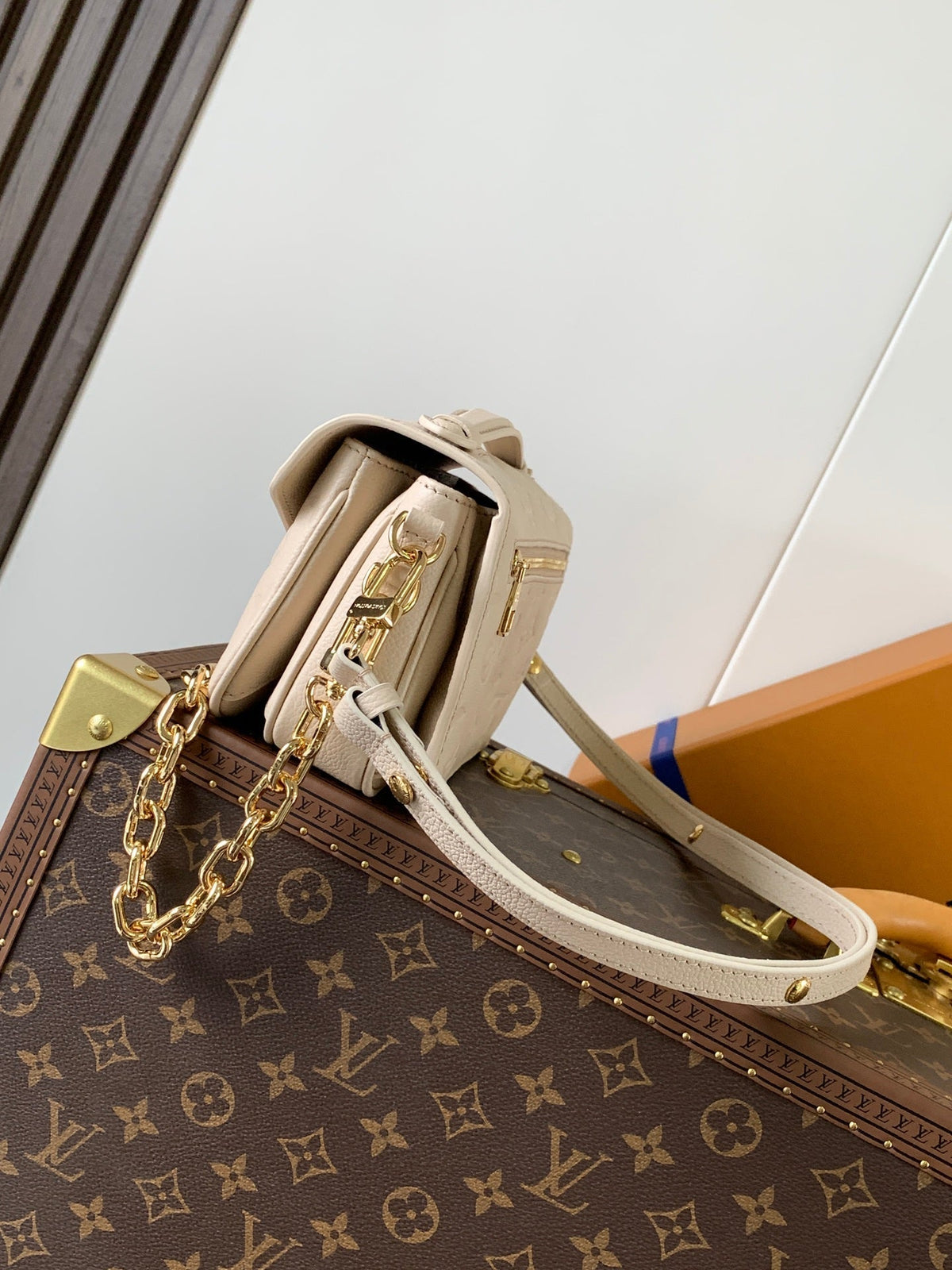 Pochette Métis East West 22 in Light Beige Monogram Empreinte Calfskin Embossed