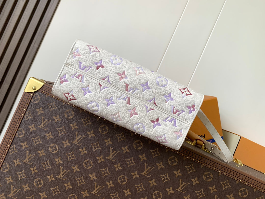 25S Onthego PM Bag 25 in Beige Dream Embossed Textured Calfskin