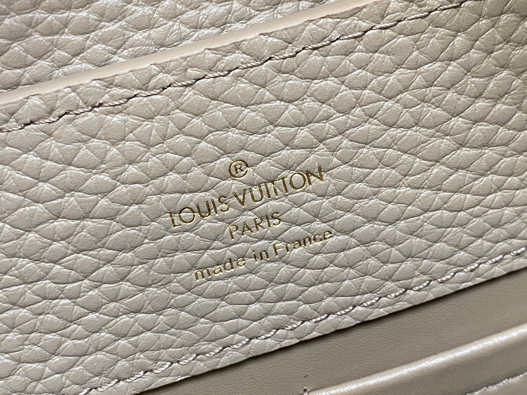 Capucines BB 27 in Khaki Brown Taurillon