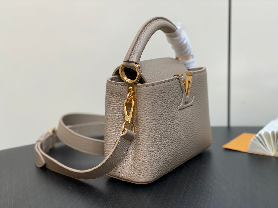 Capucines Mini 21 in Khaki Brown Taurillon