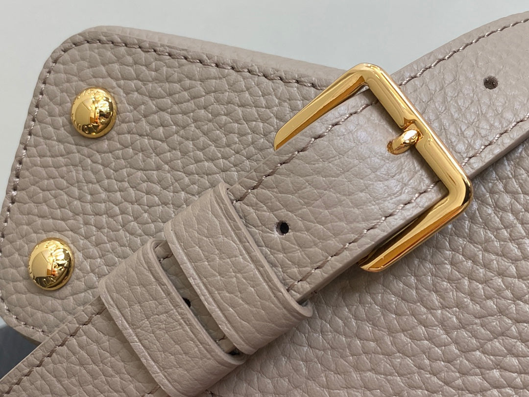 Capucines Mini 21 in Khaki Brown Taurillon