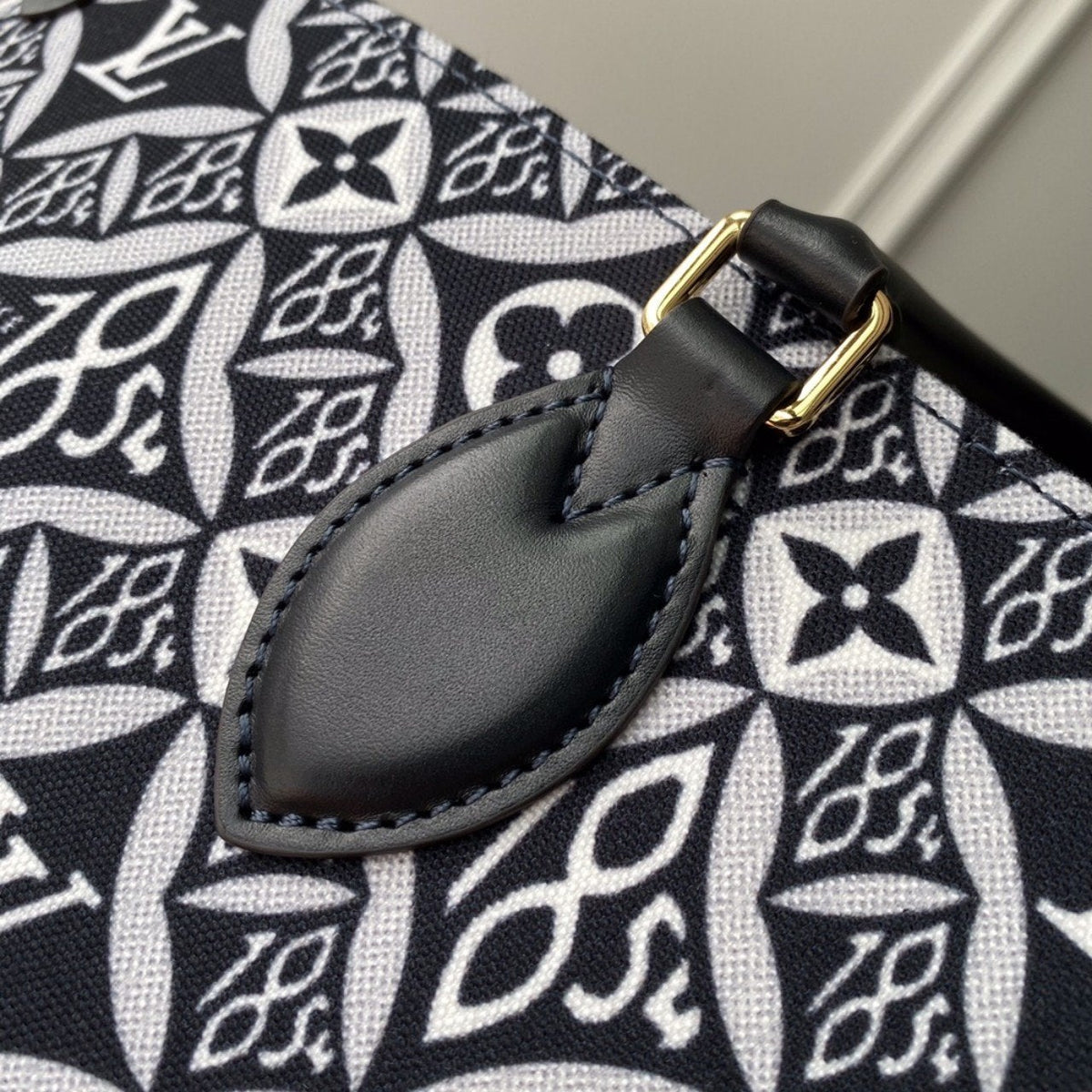LV Since 1854 Onthego GM Grey Textile