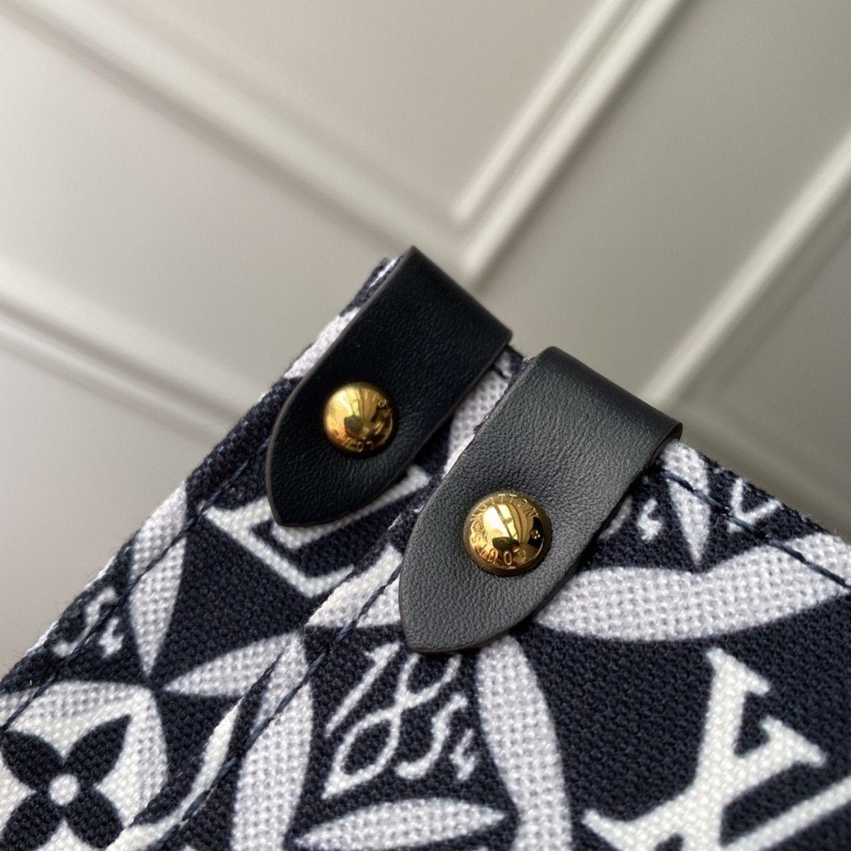 LV Since 1854 Onthego GM Grey Textile