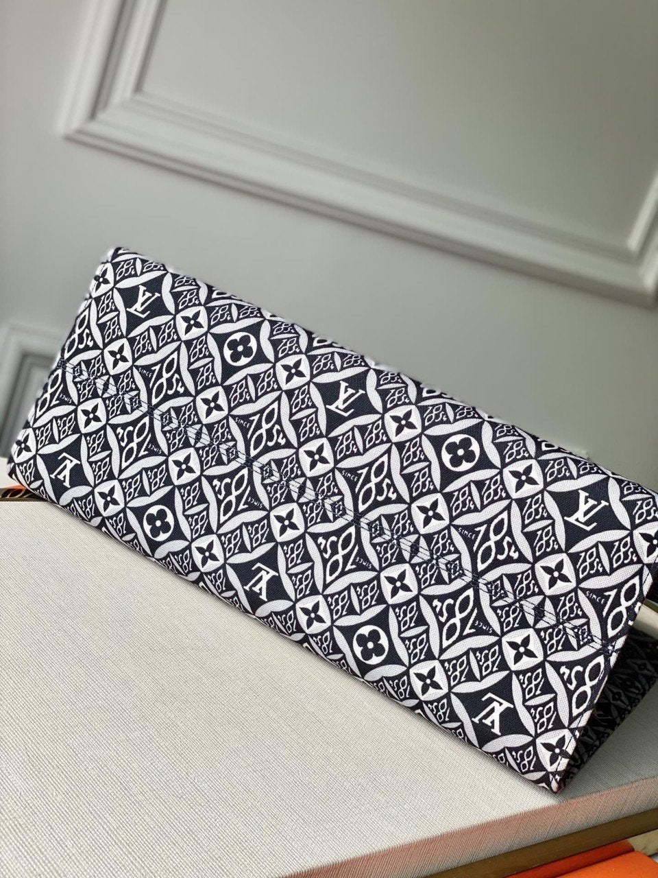 LV Since 1854 Onthego GM Grey Textile